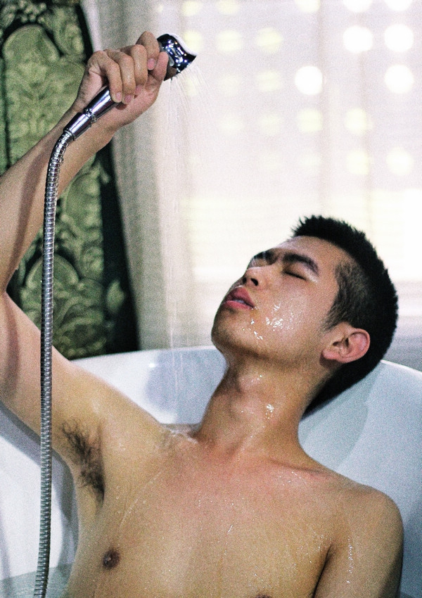 点击大图看下一张:十七岁少男自拍写真