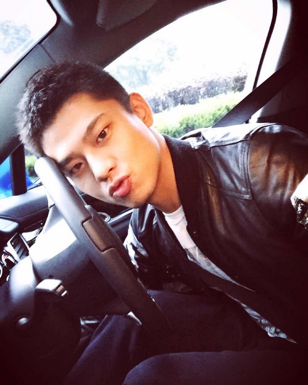 点击大图看下一张：帅帅阳光大男孩还是富二代