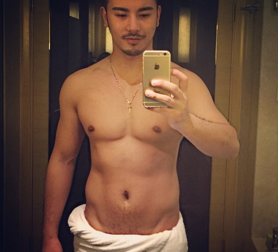 点击大图看下一张：壮壮的胡子帅哥 海量自拍照片