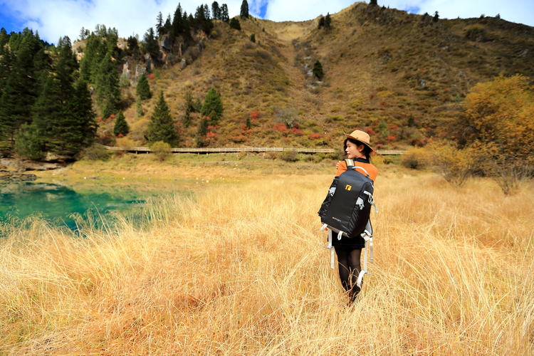 点击大图看下一张：青春远行