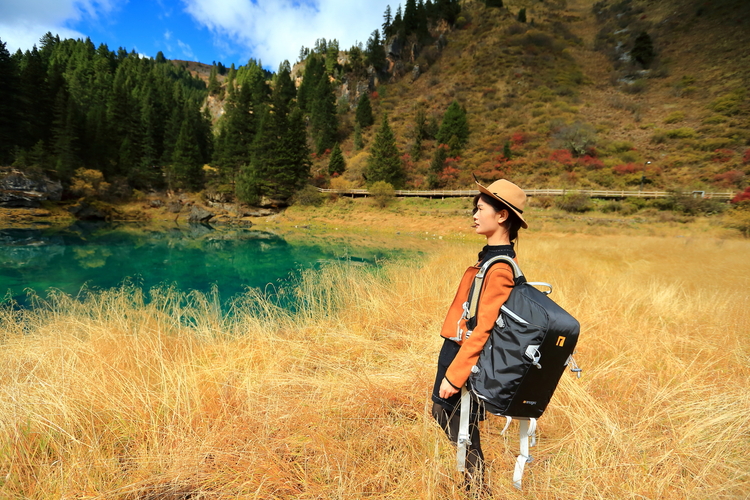 点击大图看下一张：青春远行