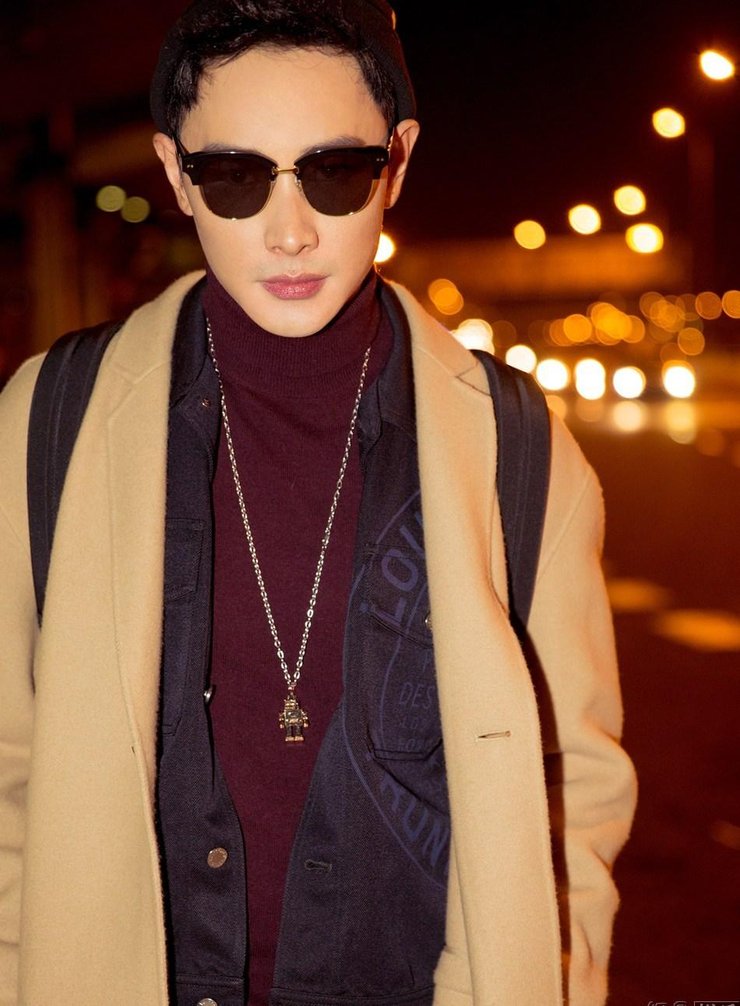 点击大图看下一张：罗晋示范冬日暖型穿搭