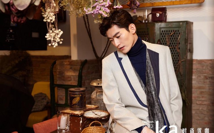 点击大图看下一张：张翰赤脚演绎英伦优雅