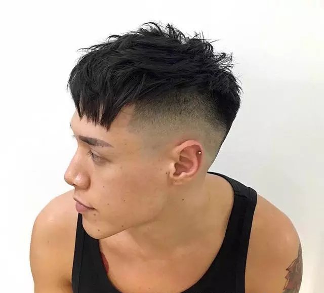 点击大图看下一张：男生剪什么短发最潮 最帅的男士短发推荐