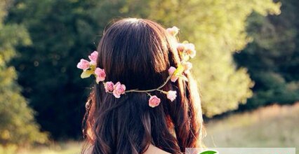 点击大图看下一张:戴花环的新娘发型图片