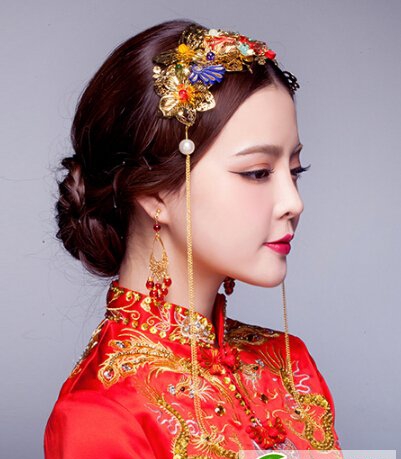 点击大图看下一张：唯美经典传统中式新娘发型