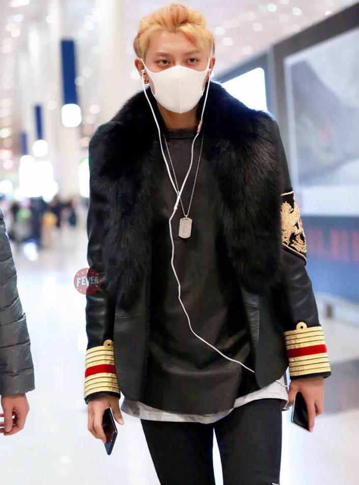 点击大图看下一张：黄子韬金发现身机场帅气耀眼