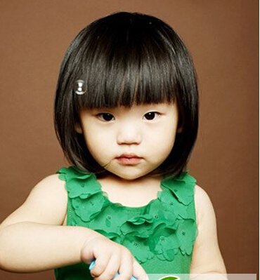 点击大图看下一张：可爱的短发造型设计 让你的宝宝更惹人喜爱