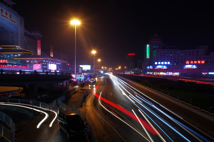 点击大图看下一张：北京的夜景