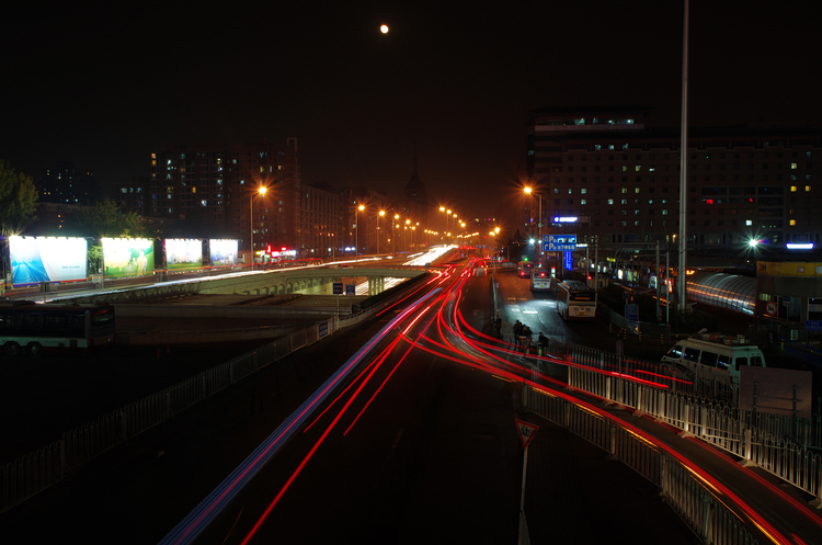 点击大图看下一张：北京的夜景