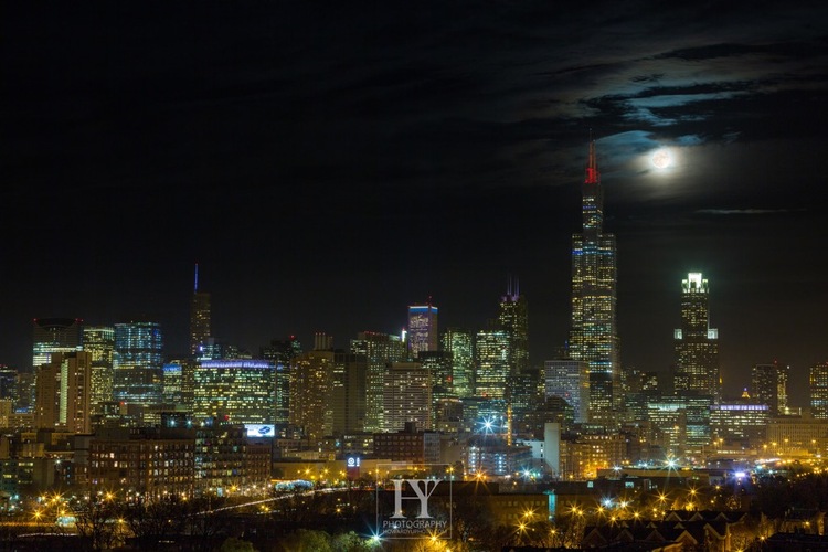 点击大图看下一张：芝加哥2016超级月亮