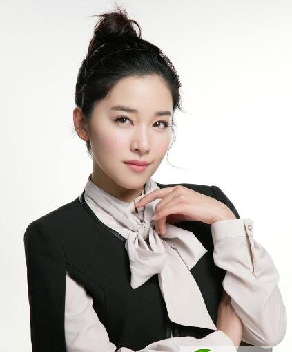 点击大图看下一张：阚清子气质发型合集