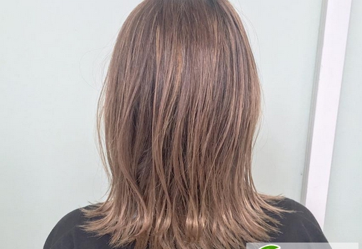 点击大图看下一张：2017流行女生卷发 气质轻熟女卷发设计