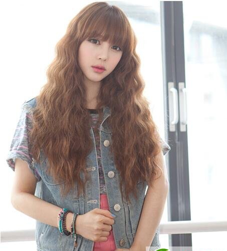 点击大图看下一张：中长发韩式卷发发型 优雅时尚颜值倍显
