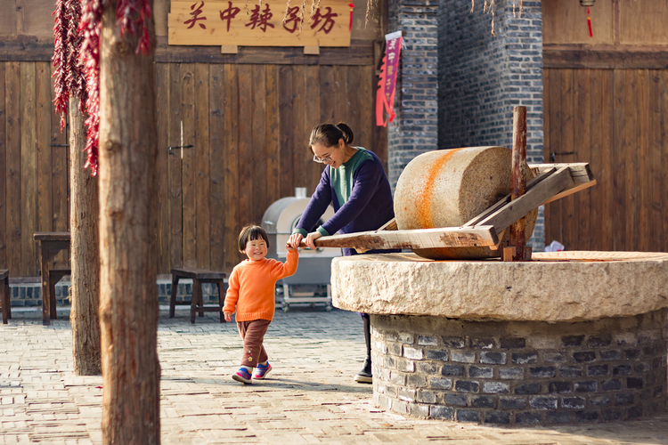 点击大图看下一张:无忧无虑的孩提时光