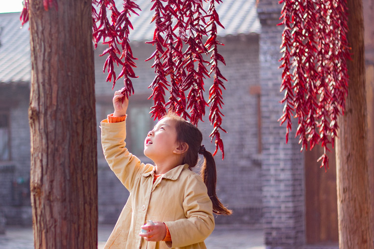 点击大图看下一张：无忧无虑的孩提时光