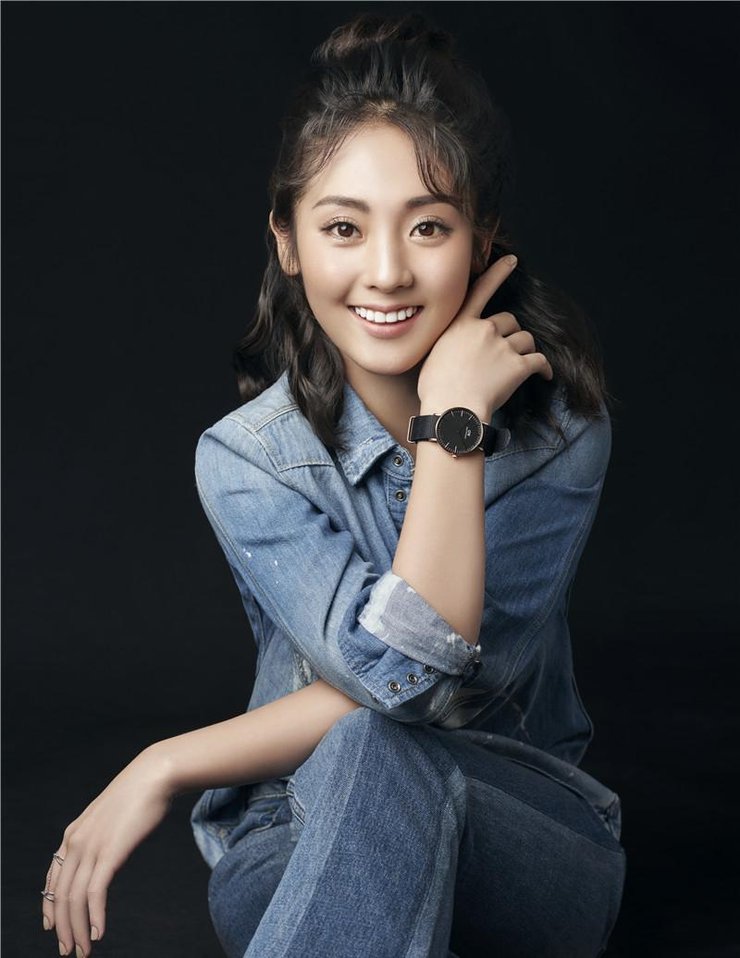 点击大图看下一张:有颜任性!邢菲俏皮帅气变身多面女神