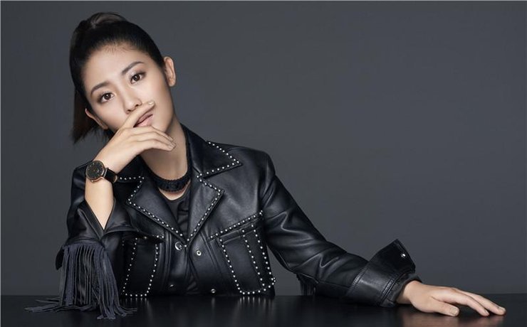 点击大图看下一张：有颜任性!邢菲俏皮帅气变身多面女神