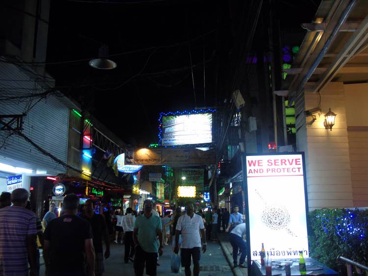 点击大图看下一张:巴堤雅的夜