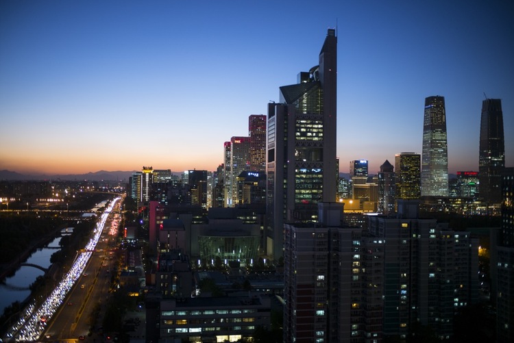 点击大图看下一张：北京深秋夜景