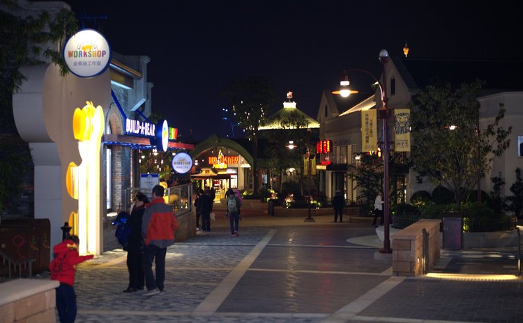 点击大图看下一张：迪士尼小镇之夜