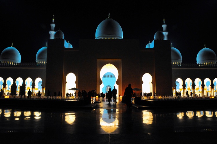 点击大图看下一张：夜幕下的清真寺