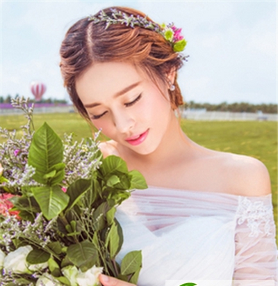 点击大图看下一张：高贵优雅新娘妆发型 打造气质时尚女神范