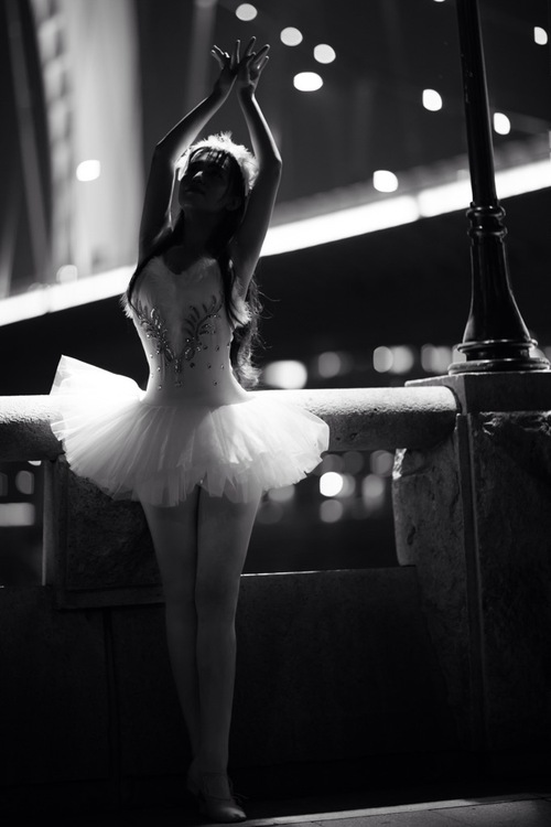 点击大图看下一张：夜色芭蕾