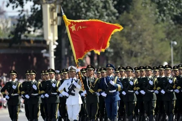 点击大图看下一张：非常阳光的军人帅哥图片