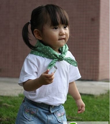 点击大图看下一张：八岁女孩发型扎法 打造可爱萝莉