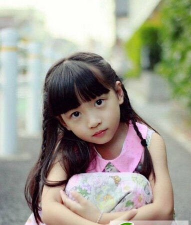 点击大图看下一张：八岁女孩发型扎法 打造可爱萝莉