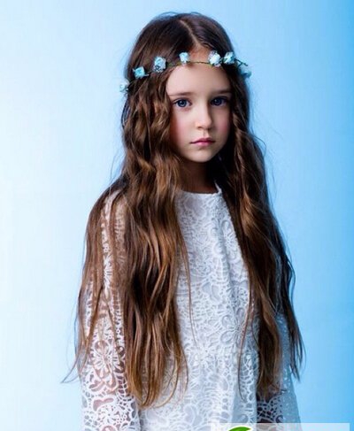 点击大图看下一张：幼儿园女孩发型扎法