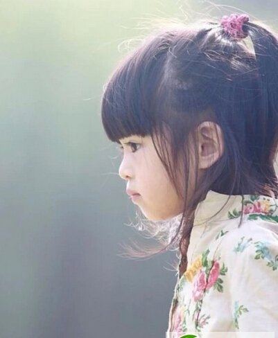 点击大图看下一张：幼儿园女孩发型扎法
