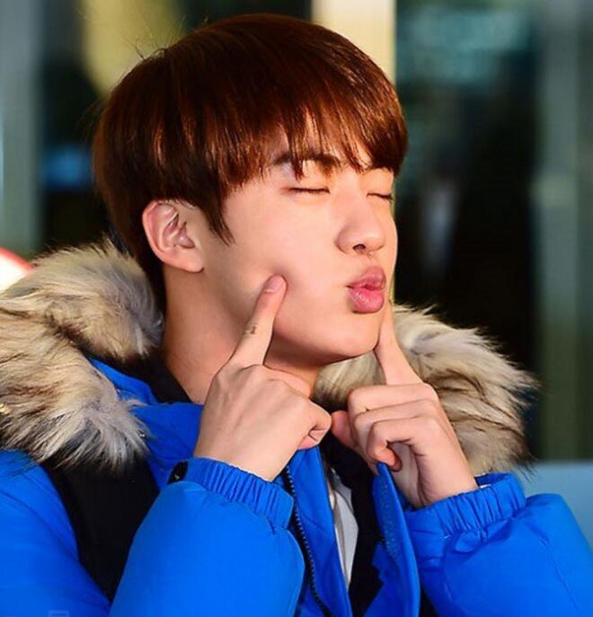 点击大图看下一张：金硕珍jin机场照