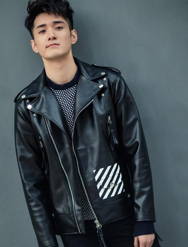 点击大图看下一张：何奉天黑色系写真