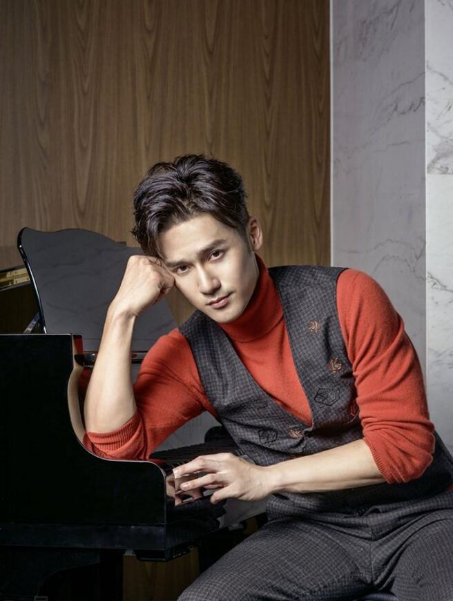 点击大图看下一张：蒋劲夫时尚大片