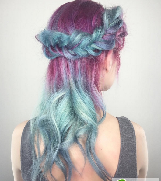 点击大图看下一张：原宿风格彩色染发图片