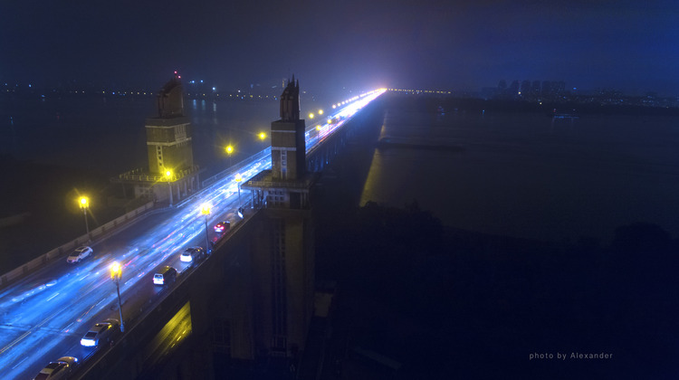 点击大图看下一张：南京长江大桥