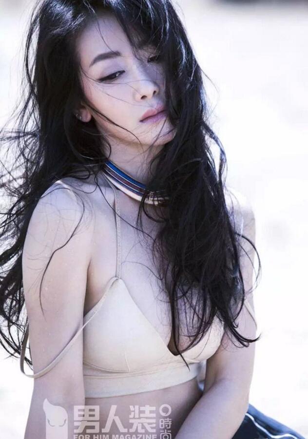 点击大图看下一张：陈紫函登时尚杂志变高冷御姐 身材火辣