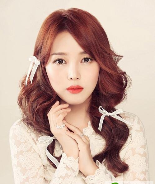 点击大图看下一张：2017韩式女生卷发 5款最受欢迎的卷发发型