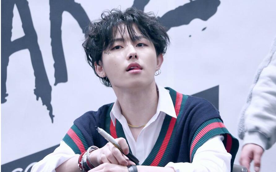 点击大图看下一张:BlockB成员金侑权