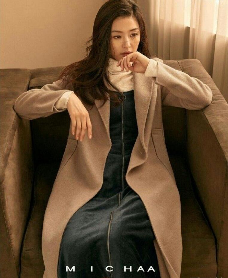 点击大图看下一张：全智贤最新代言照曝光 圣诞主题依旧女神