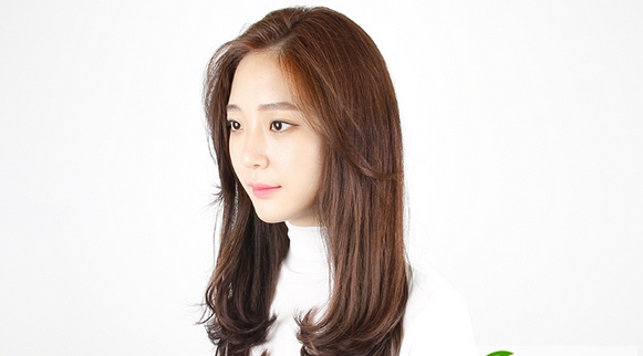 点击大图看下一张：小清新梨花头气质十足 韩式中长发烫梨花头发型图片