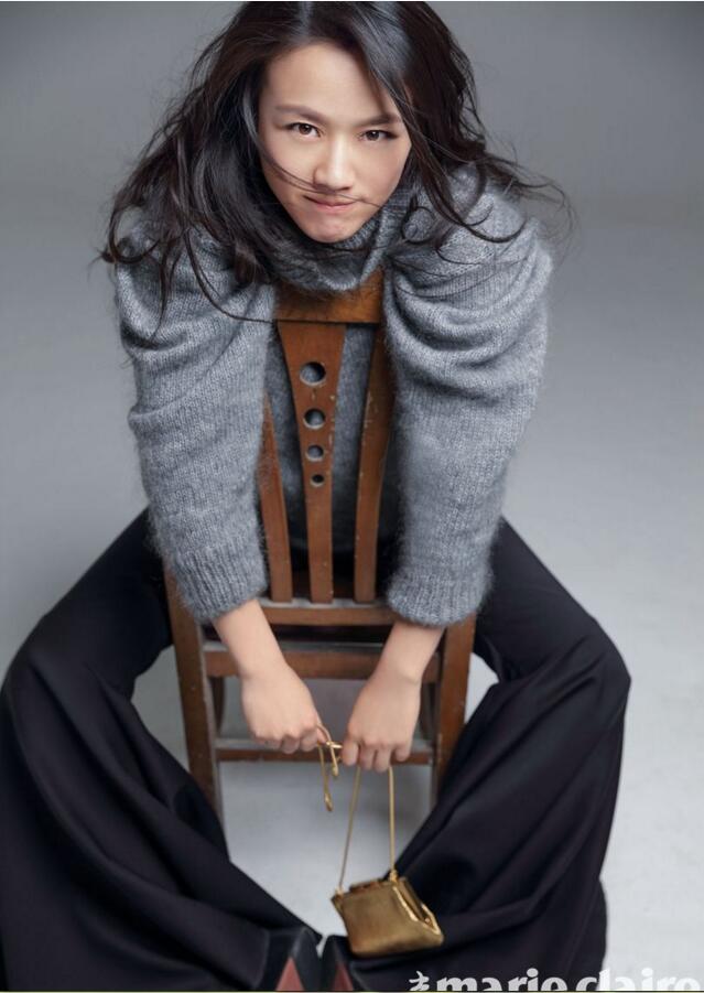 点击大图看下一张：汤唯封面写真曝光 鬼马精灵搞怪逗乐