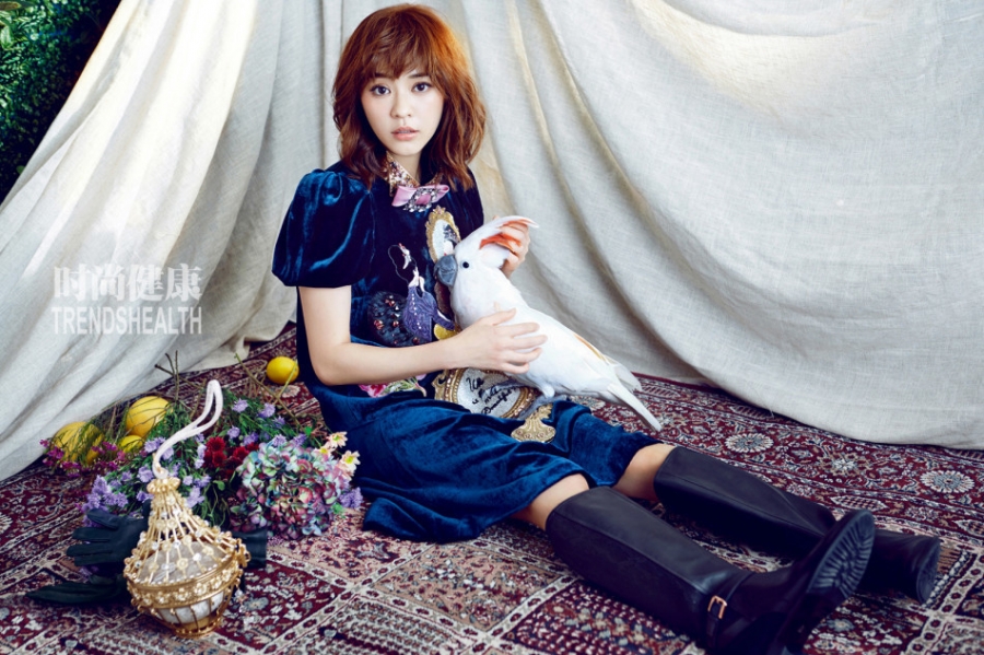 点击大图看下一张：陈意涵森林系写真 元气满满