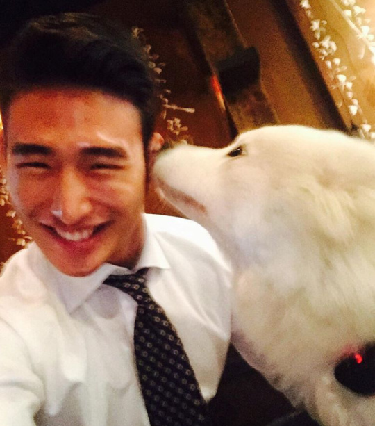 点击大图看下一张：宠物控暖男帅哥生活照片