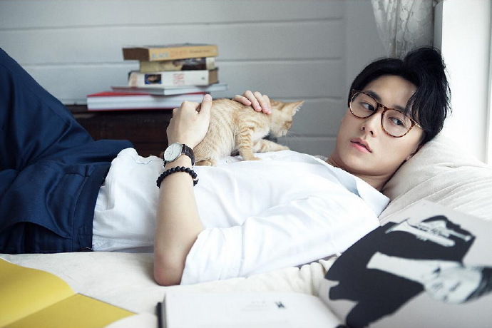 点击大图看下一张：宠物控暖男帅哥生活照片