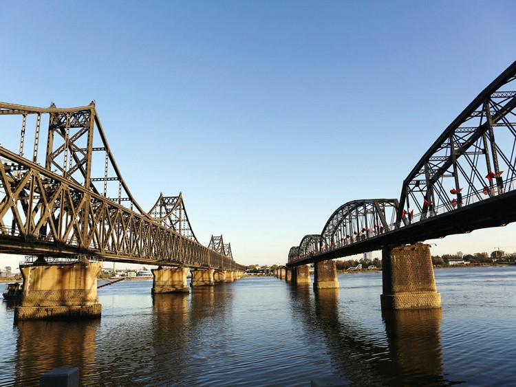 点击大图看下一张：又到鸭绿江边