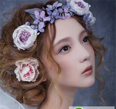 点击大图看下一张：打造韩式浪漫之约 专属定义空气感新娘发型