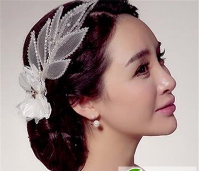 点击大图看下一张：高贵优雅范的新娘盘发